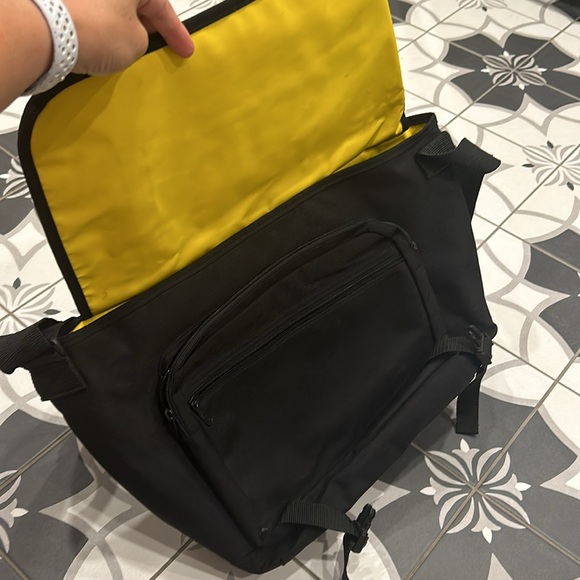 Classic Manhattan Portage Messenger Bag for work, school or travel. - Picture 4 of 14